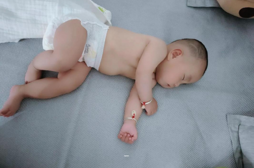 云南几个月宝宝可以竖抱