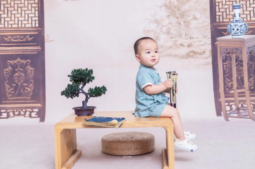 云南宝宝眼睛肿是什么原因